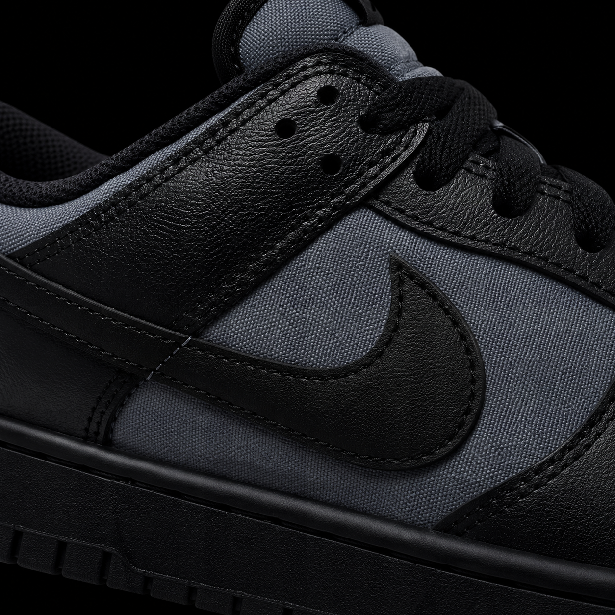 Nike Dunk Low Off-Noir Smoke Grey, detalle de logo y material — Crazy!Duck Hype