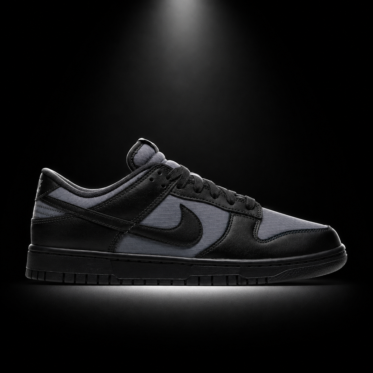 Nike Dunk Low Off-Noir Smoke Grey, vista lateral — Crazy!Duck Hype