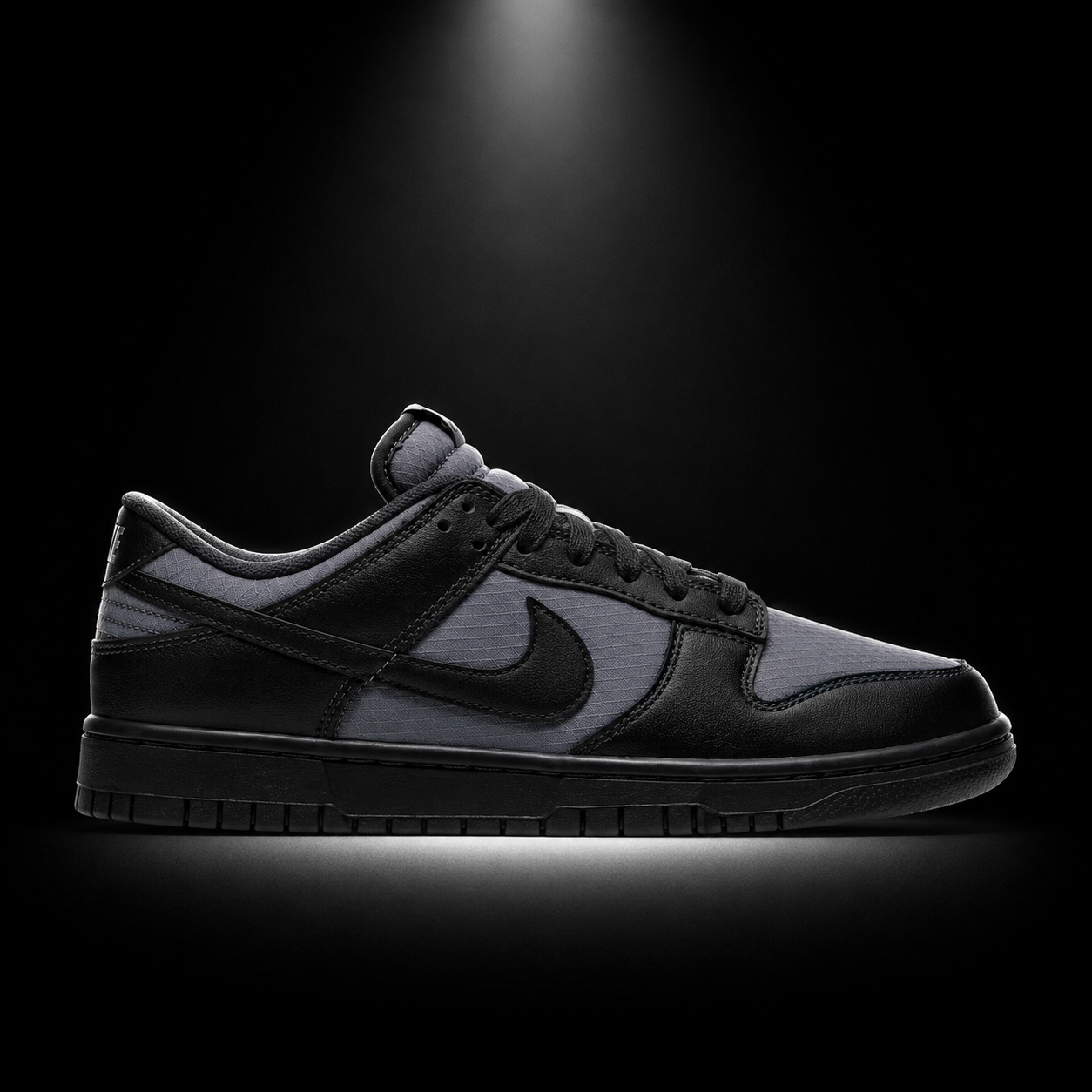 Nike Dunk Low Off-Noir Smoke Grey, vista lateral — Crazy!Duck Hype