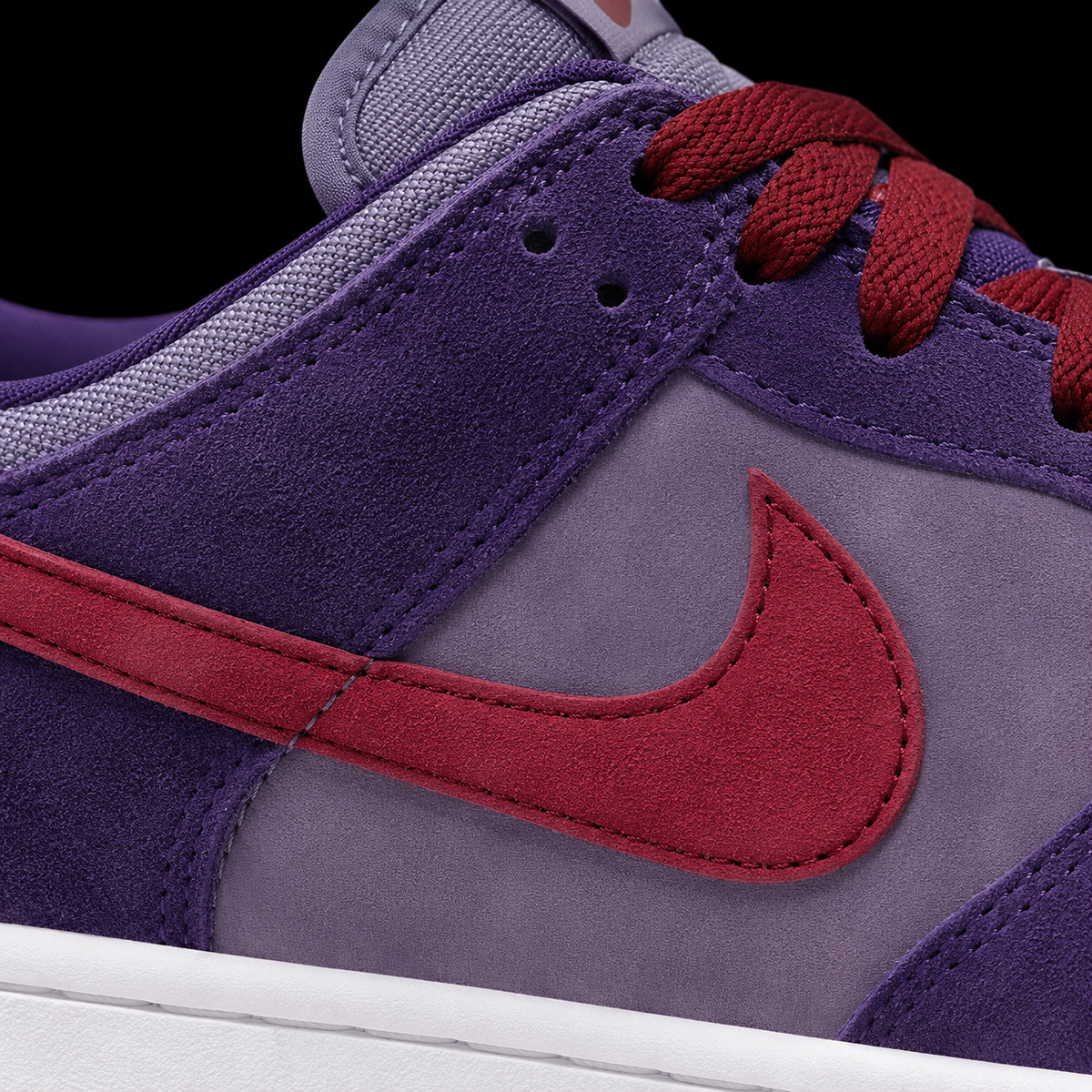 Nike Dunk Low Plum, detalle de logo y material — Crazy!Duck Hype