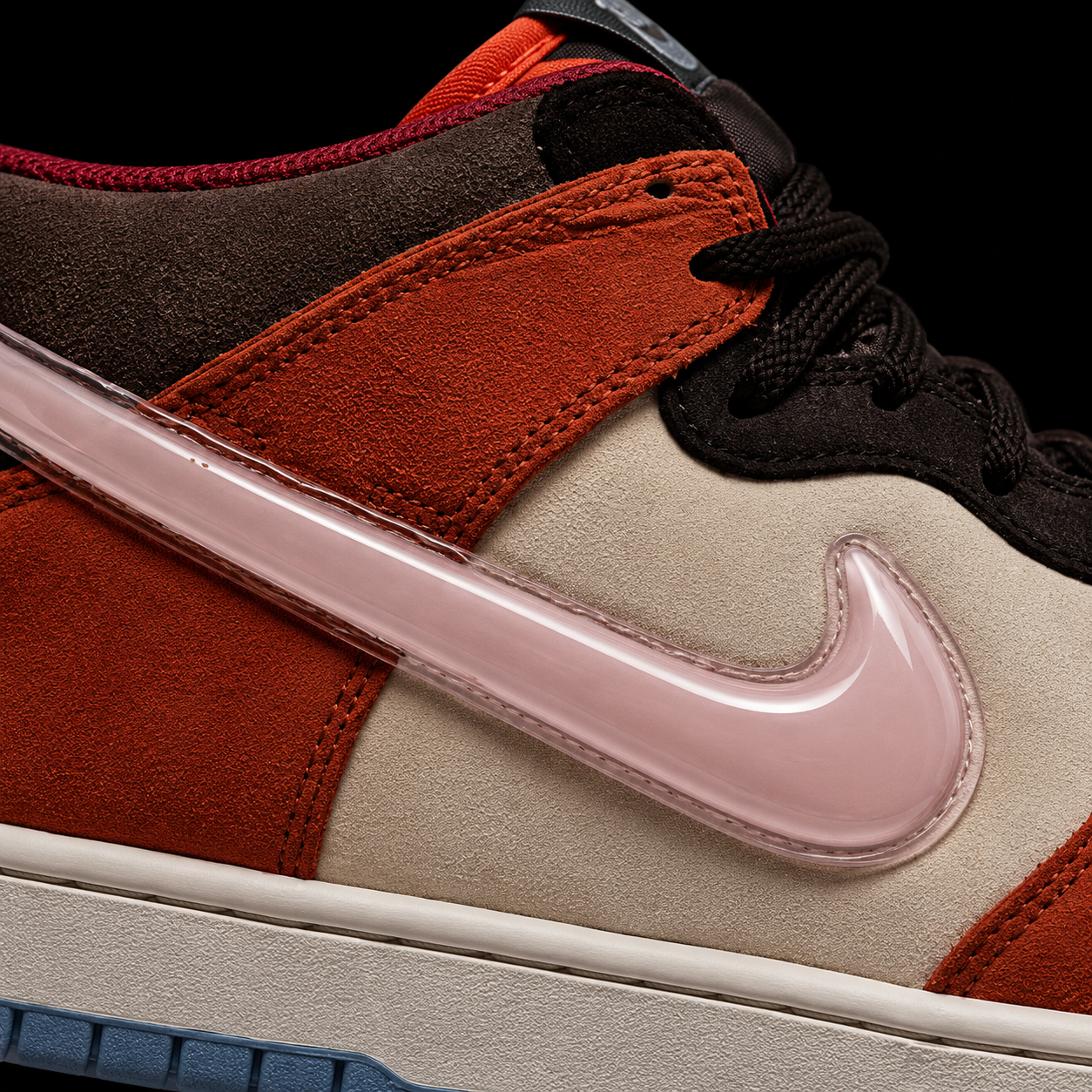 Nike Dunk Mid Chocolate Milk, detalle de logo y material — Crazy!Duck Hype