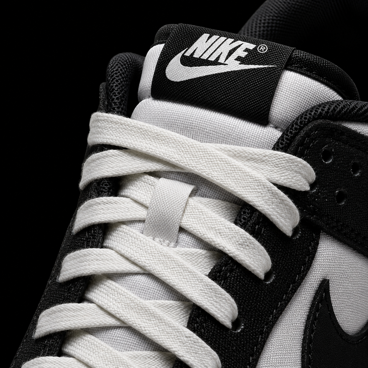 Nike Dunk Mid Panda, detalle de agujetas — Crazy!Duck Hype