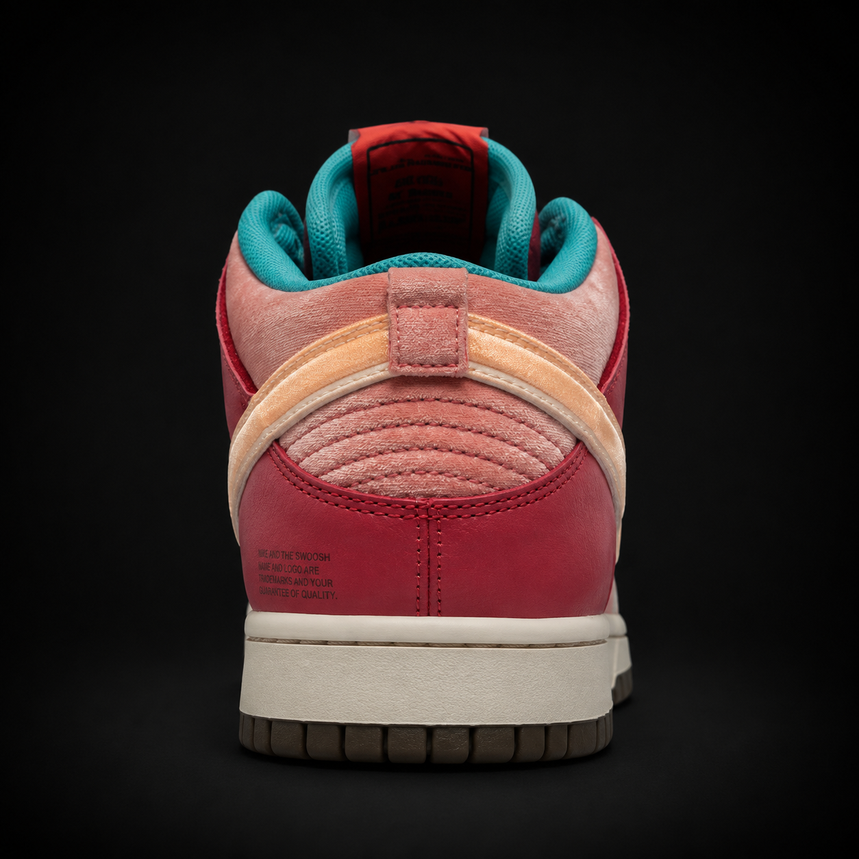 Nike Dunk Mid Strawberry Milk, vista trasera — Crazy!Duck Hype