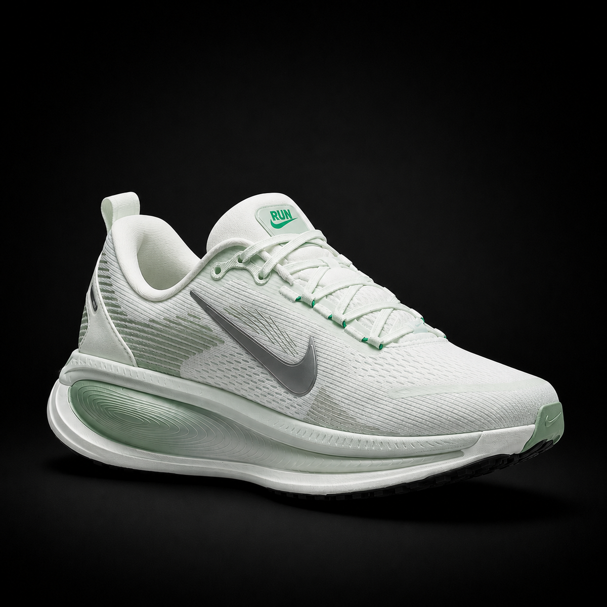 Nike Vomero 18 Barely Green Steam, vista frontal — Crazy!Duck Hype