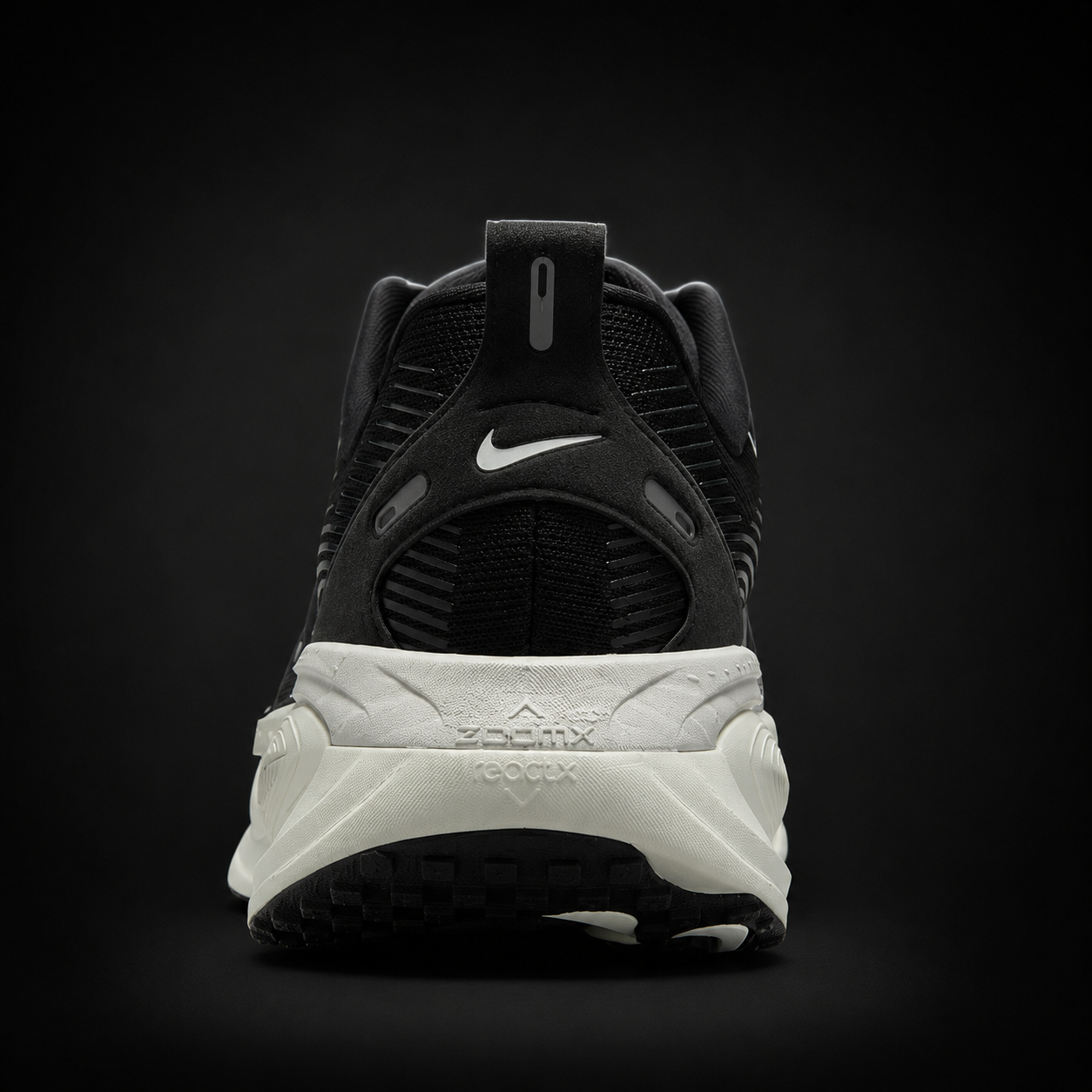 Nike Vomero 18 Black Summit White, vista trasera — Crazy!Duck Hype