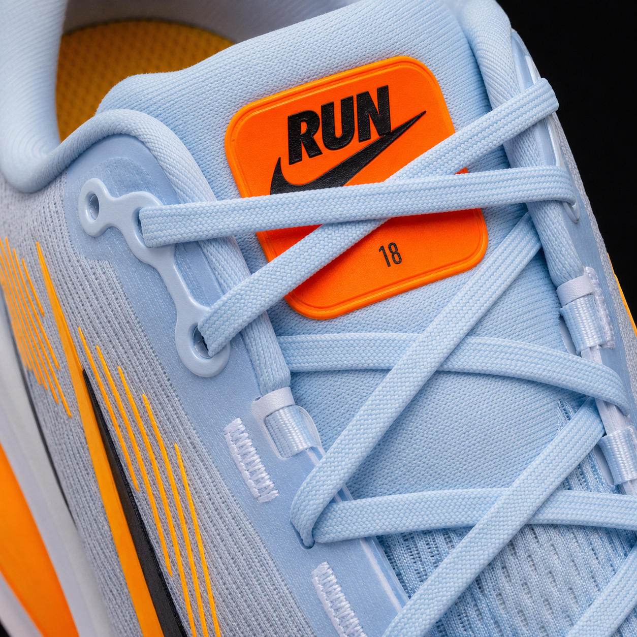 Nike Vomero 18 Blue Orange Black, detalle de agujetas — Crazy!Duck Hype