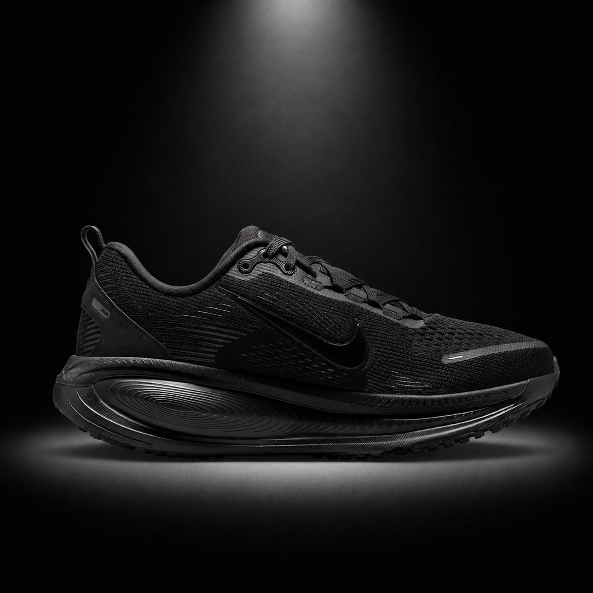 Nike Vomero 18 Dark Smoke Grey Black, vista lateral — Crazy!Duck Hype