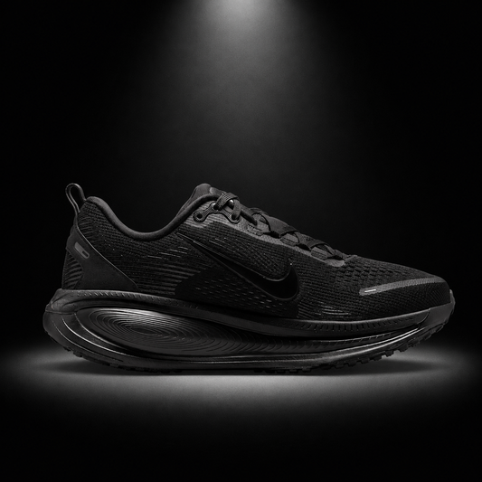Nike Vomero 18 Dark Smoke Grey Black, vista lateral — Crazy!Duck Hype