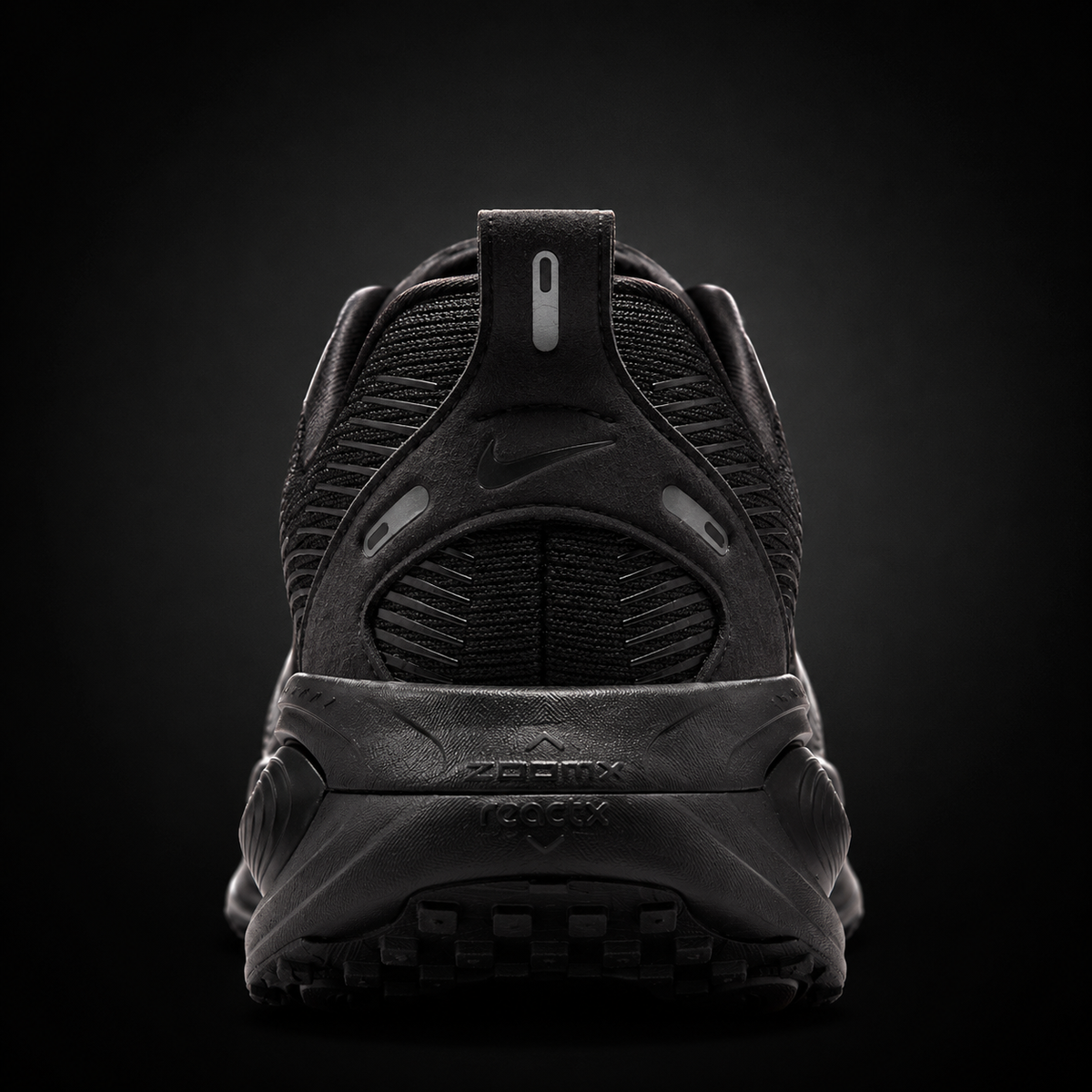 Nike Vomero 18 Dark Smoke Grey Black, vista trasera — Crazy!Duck Hype