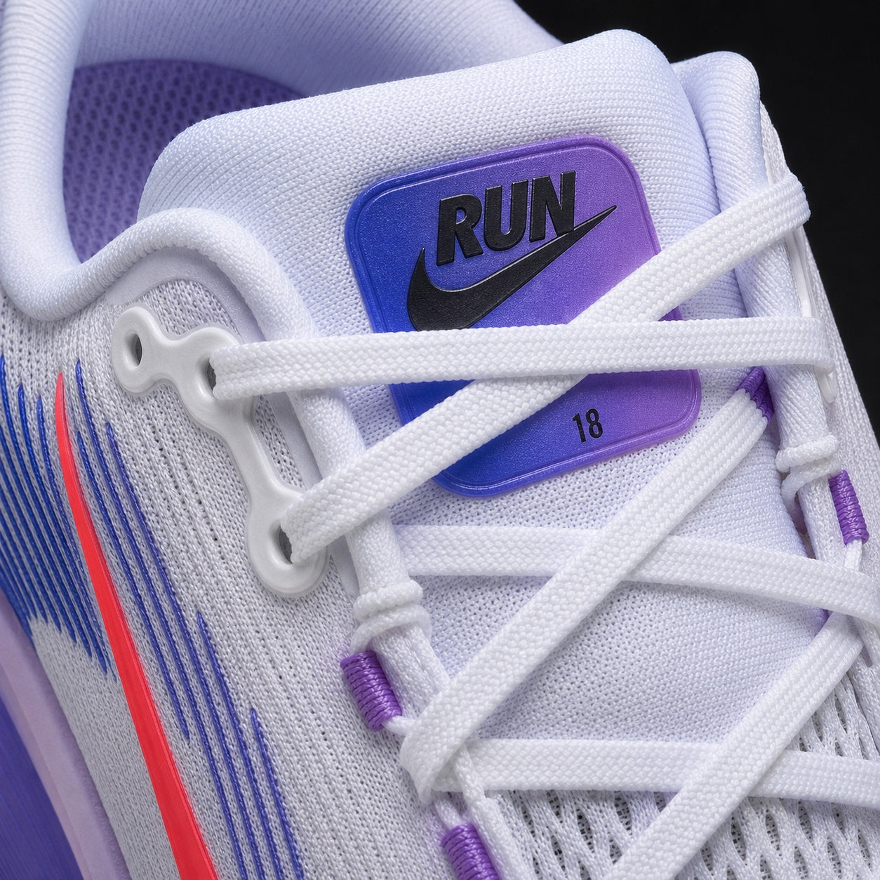 Nike Vomero 18 Hot Lava Violet Mist, detalle de agujetas — Crazy!Duck Hype