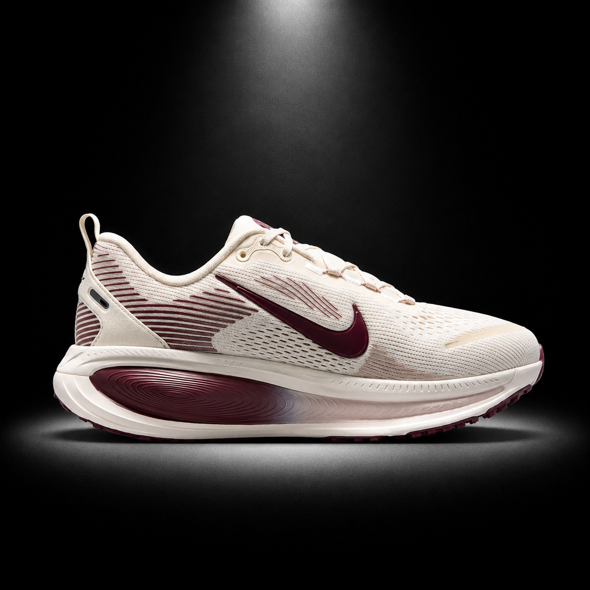 Nike Vomero 18 Ivory Dark, vista lateral — Crazy!Duck Hype