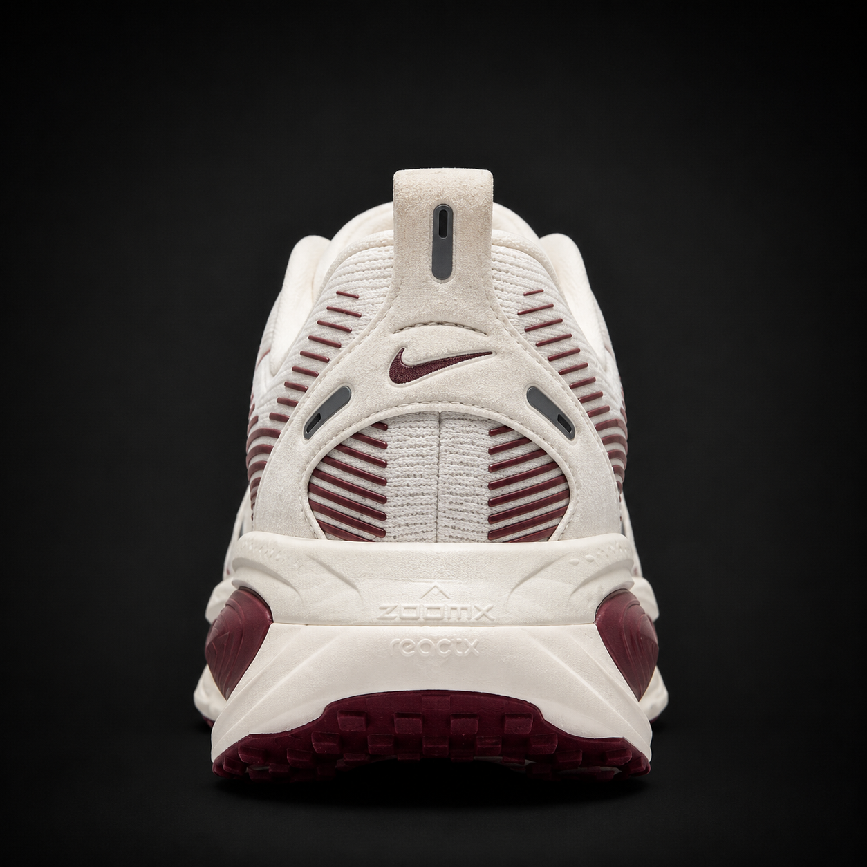 Nike Vomero 18 Ivory Dark, vista trasera — Crazy!Duck Hype