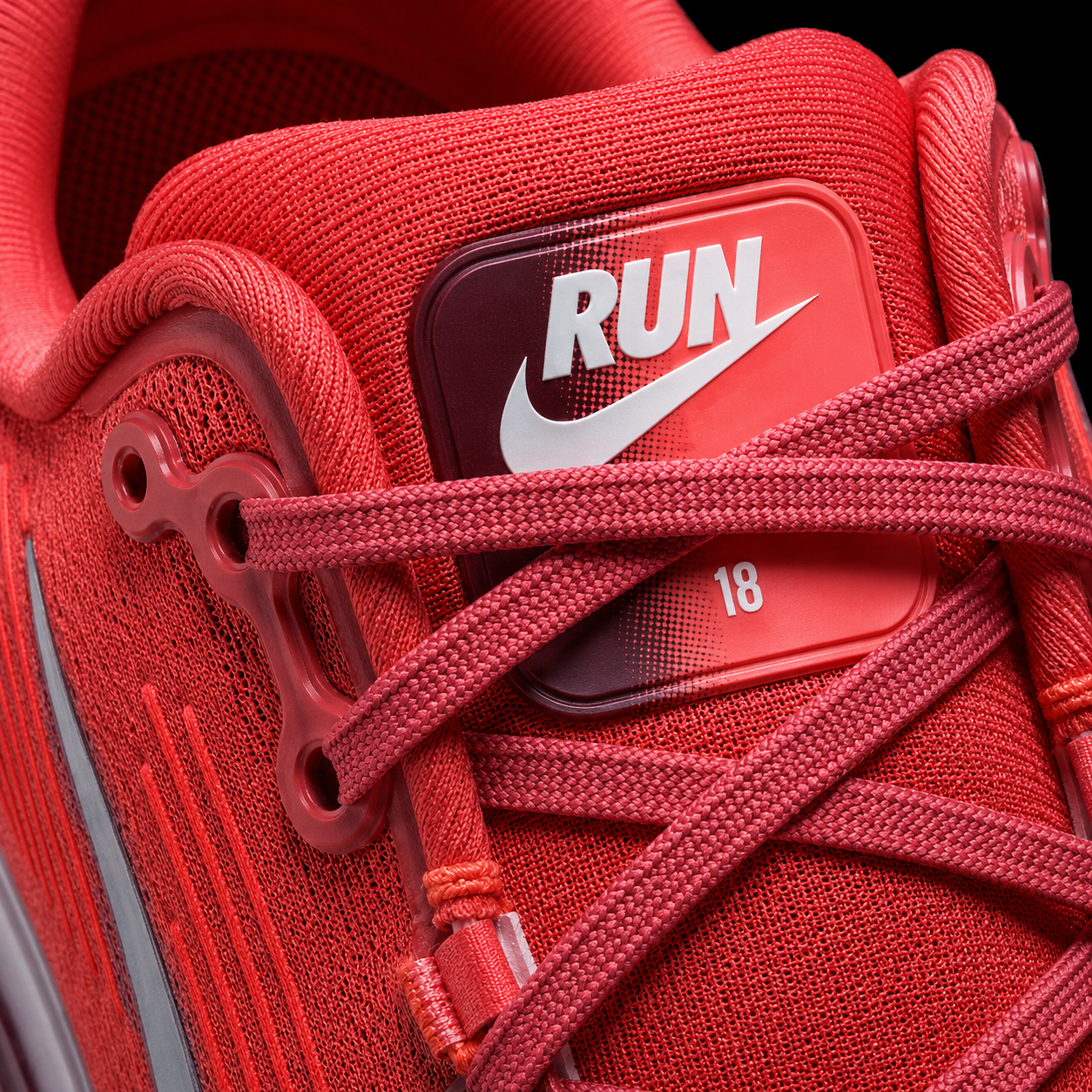 Nike Vomero 18 Redwood Barely, detalle de agujetas — Crazy!Duck Hype