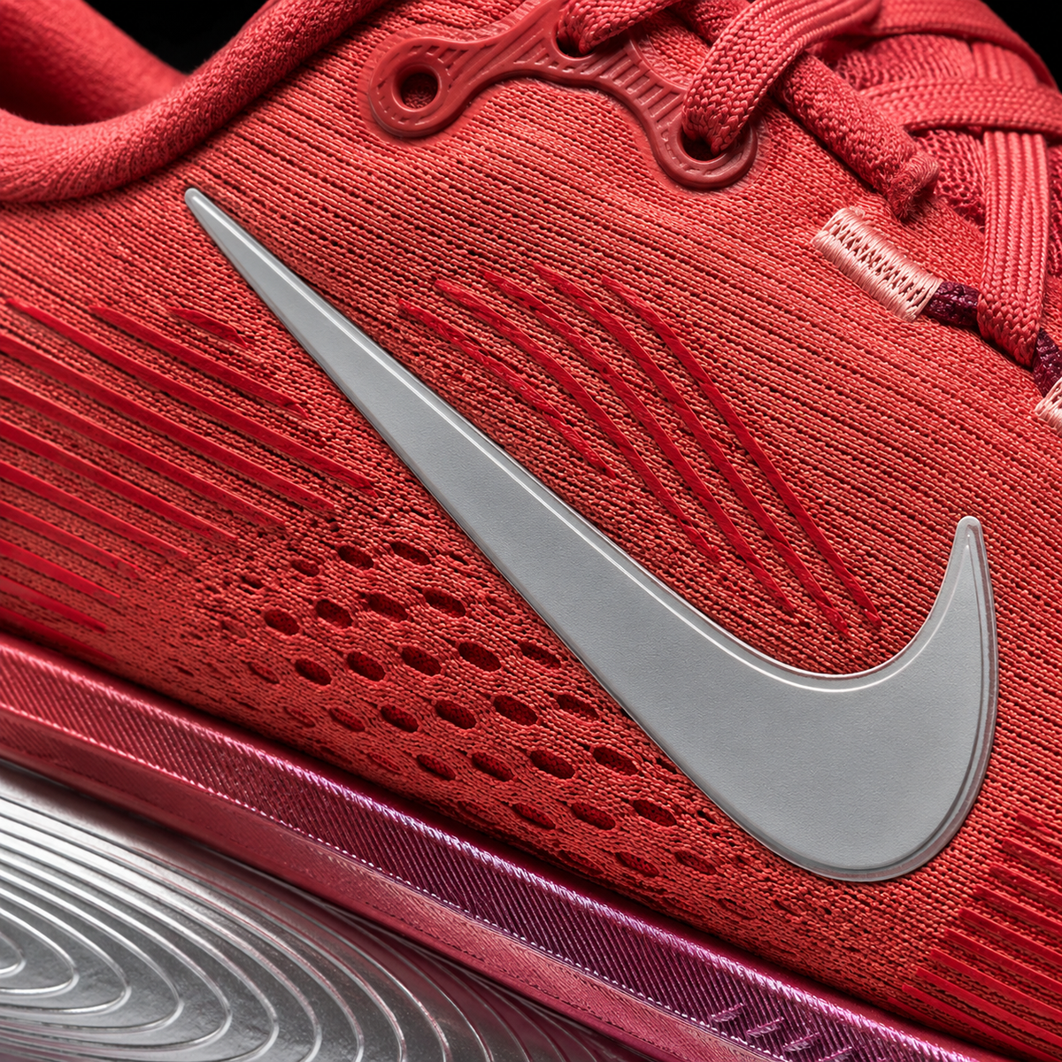 Nike Vomero 18 Redwood Barely, detalle de logo y material — Crazy!Duck Hype