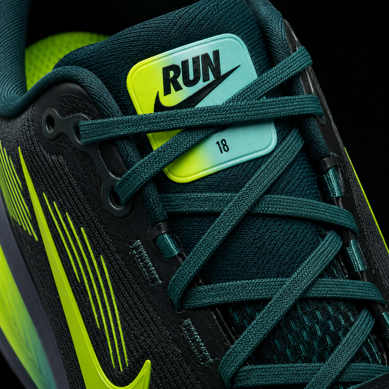 Nike Vomero 18 Seaweed Cannon Volt, detalle de agujetas — Crazy!Duck Hype