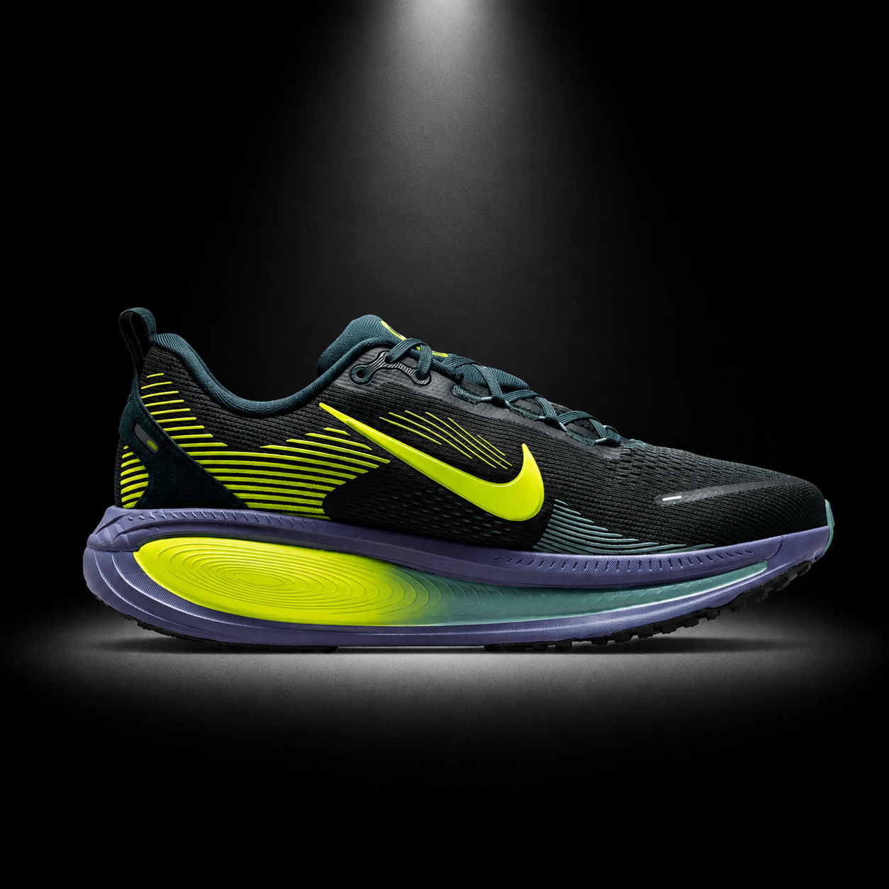 Nike Vomero 18 Seaweed Cannon Volt, vista lateral — Crazy!Duck Hype