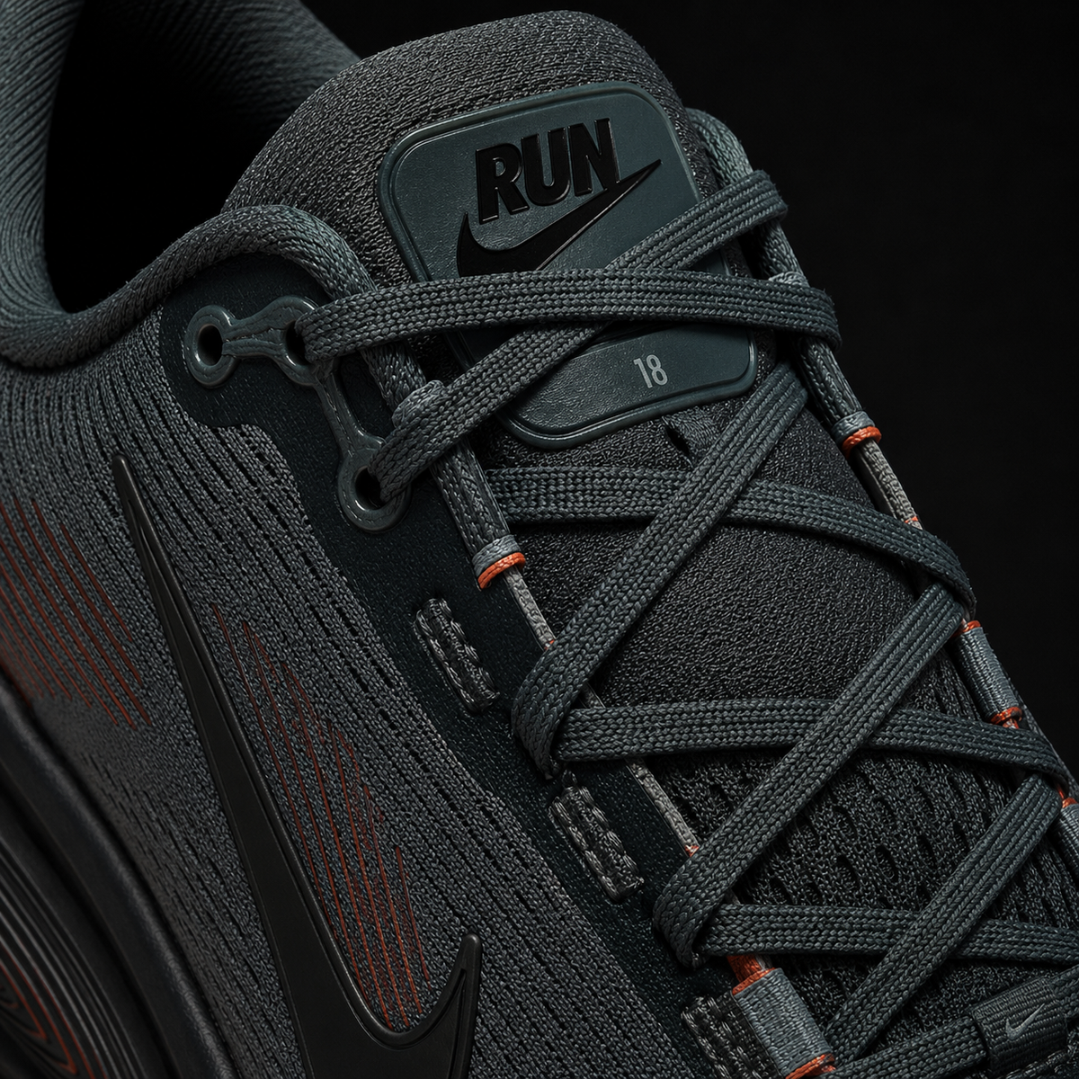 Nike Vomero 18 Smoke Grey Black, detalle de agujetas — Crazy!Duck Hype