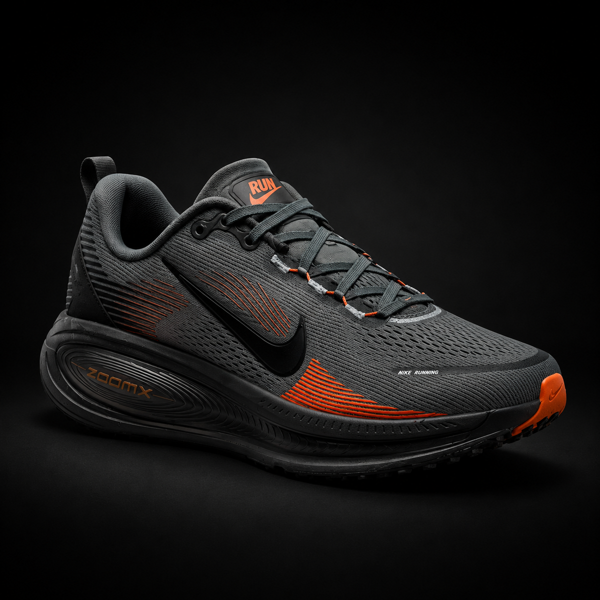 Nike Vomero 18 Smoke Grey Black, vista frontal — Crazy!Duck Hype
