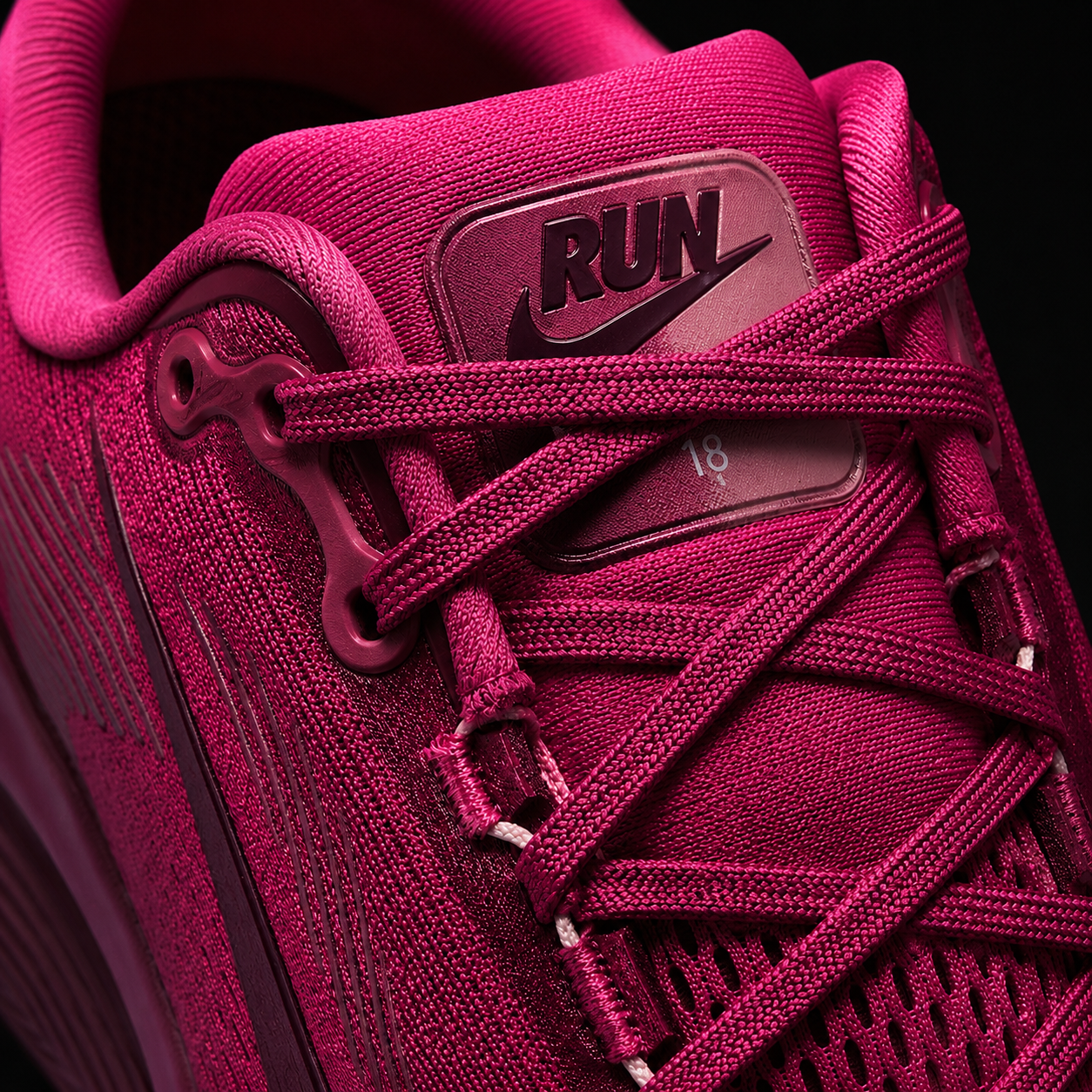 Nike Vomero 18 Sweet Beet Bordeaux, detalle de agujetas — Crazy!Duck Hype
