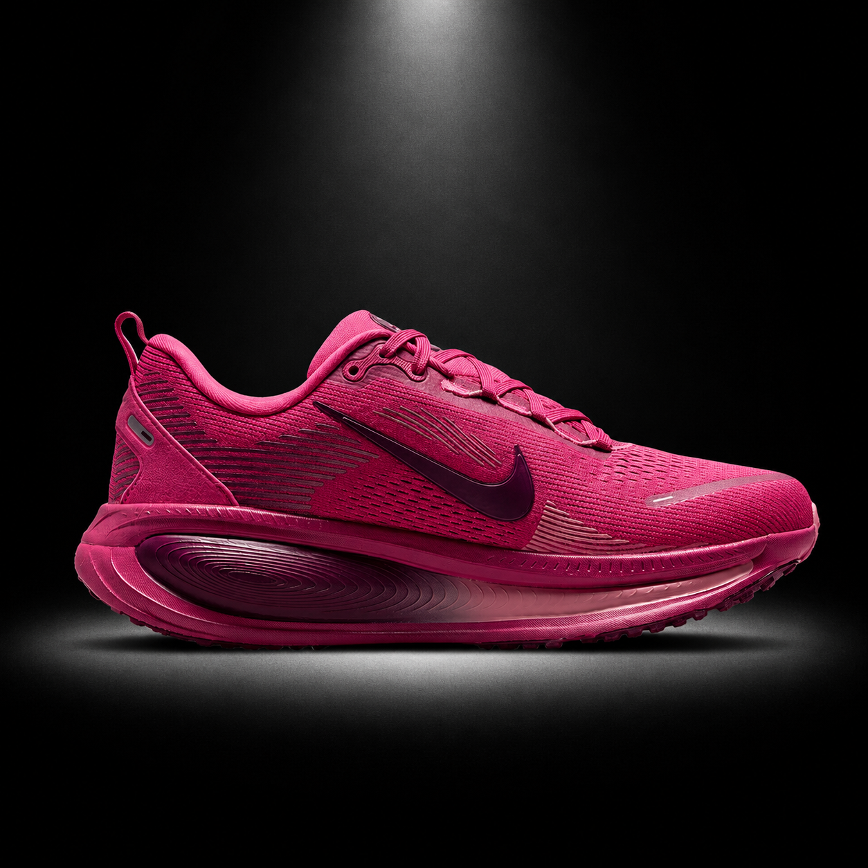 Nike Vomero 18 Sweet Beet Bordeaux, vista lateral — Crazy!Duck Hype