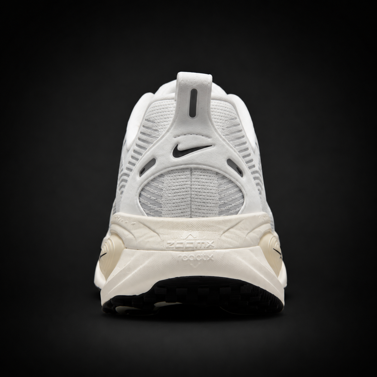 crazyduckhype-nike-vomero-18-white-summit-black-talon