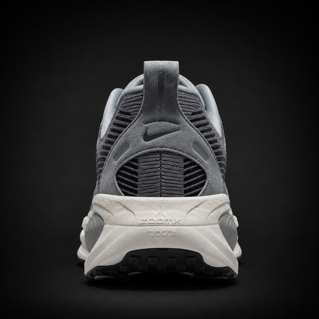 Nike Vomero 18 White Wolf Grey, vista trasera — Crazy!Duck Hype