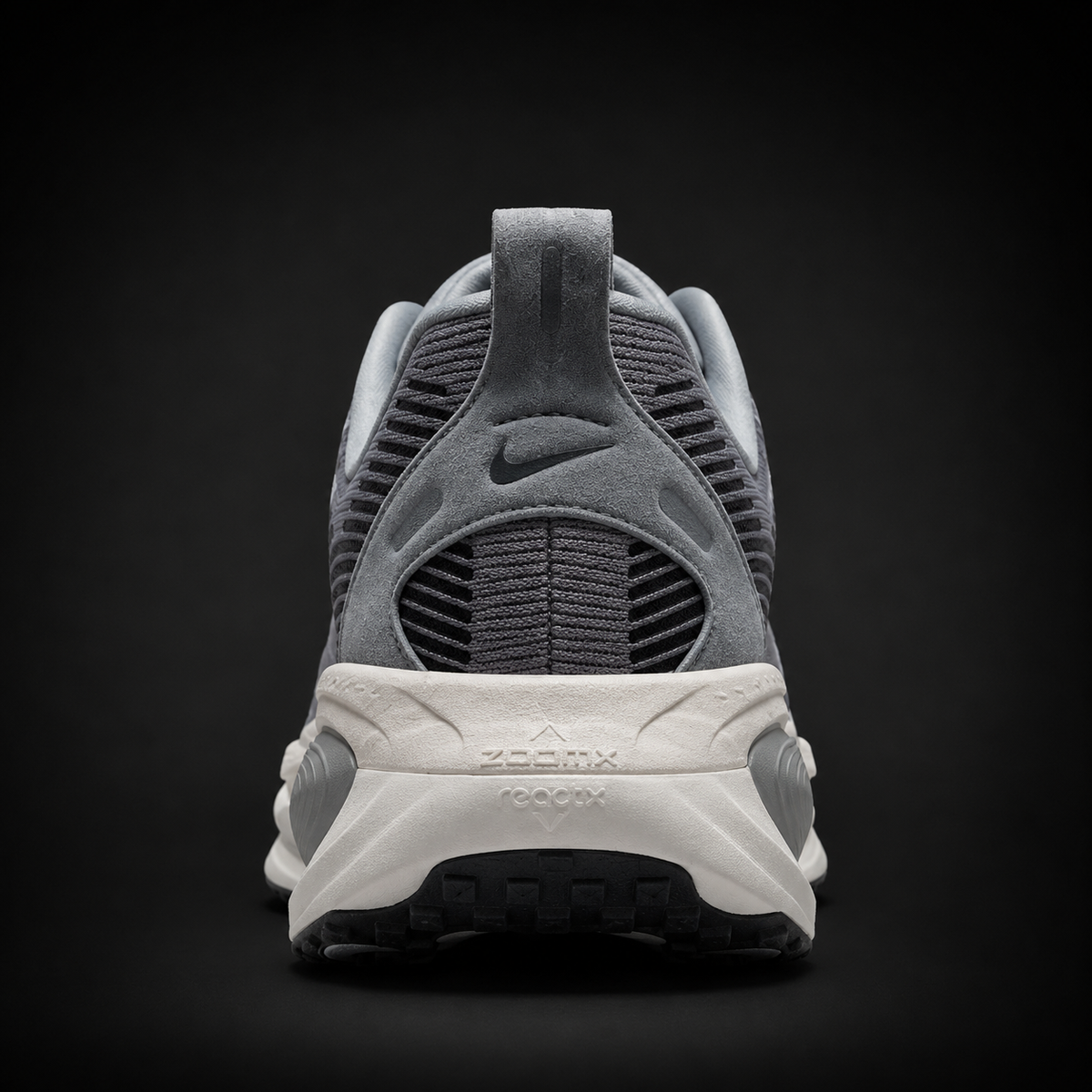 Nike Vomero 18 White Wolf Grey, vista trasera — Crazy!Duck Hype