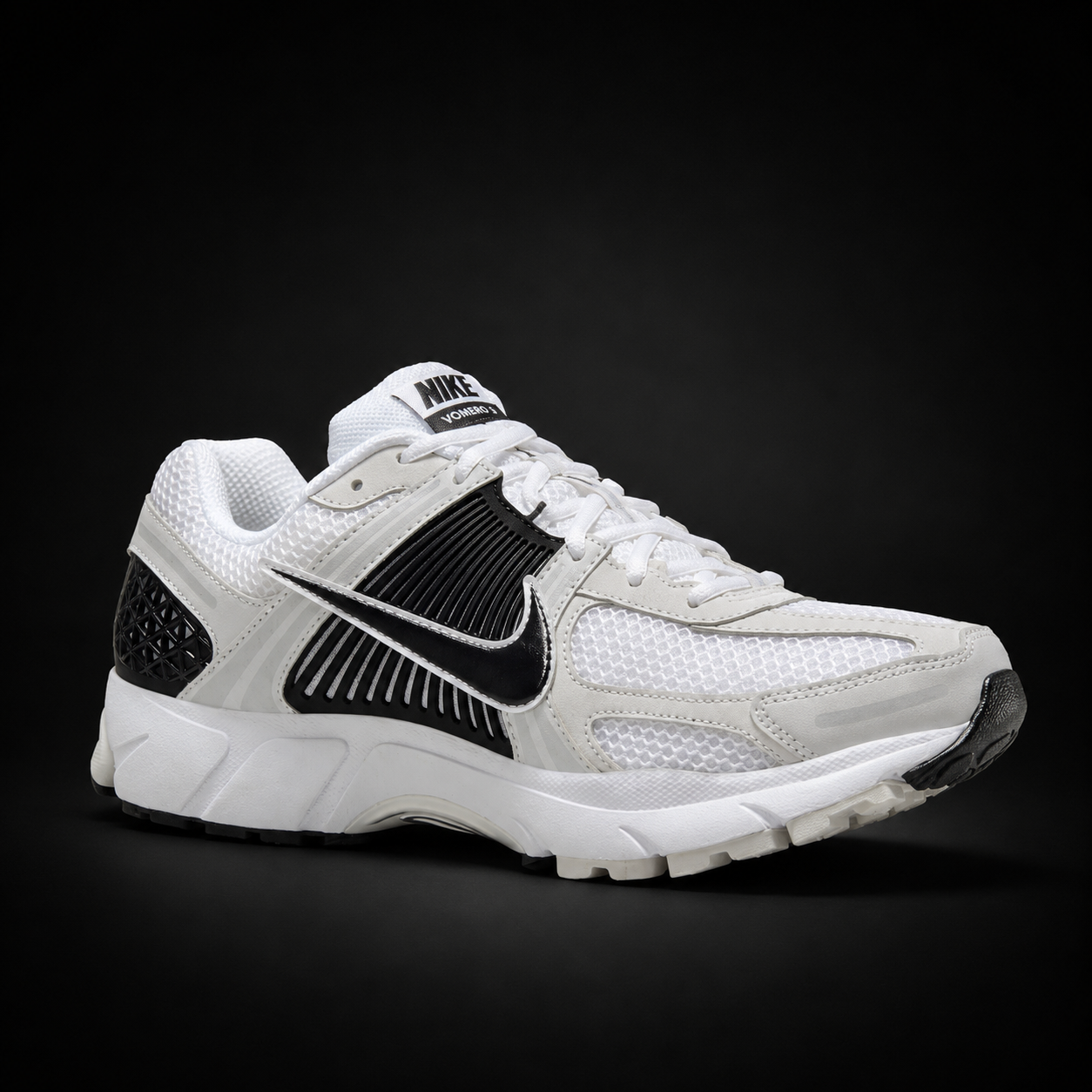 Nike Vomero 5 Black White Platinum, vista frontal — Crazy!Duck Hype