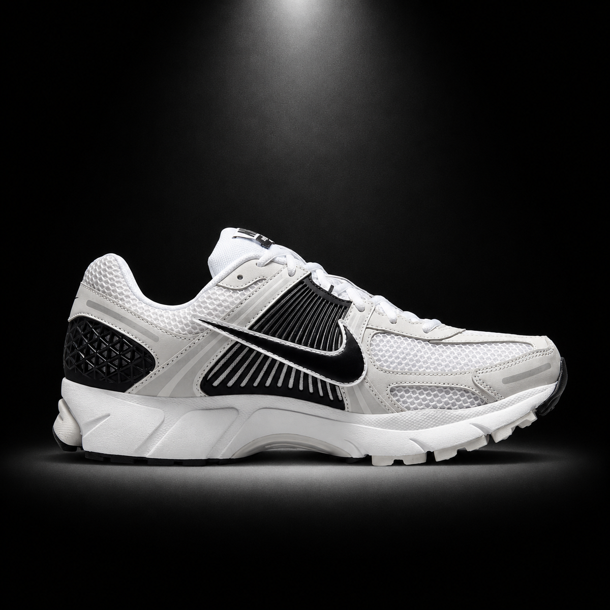 Nike Vomero 5 Black White Platinum, vista lateral — Crazy!Duck Hype