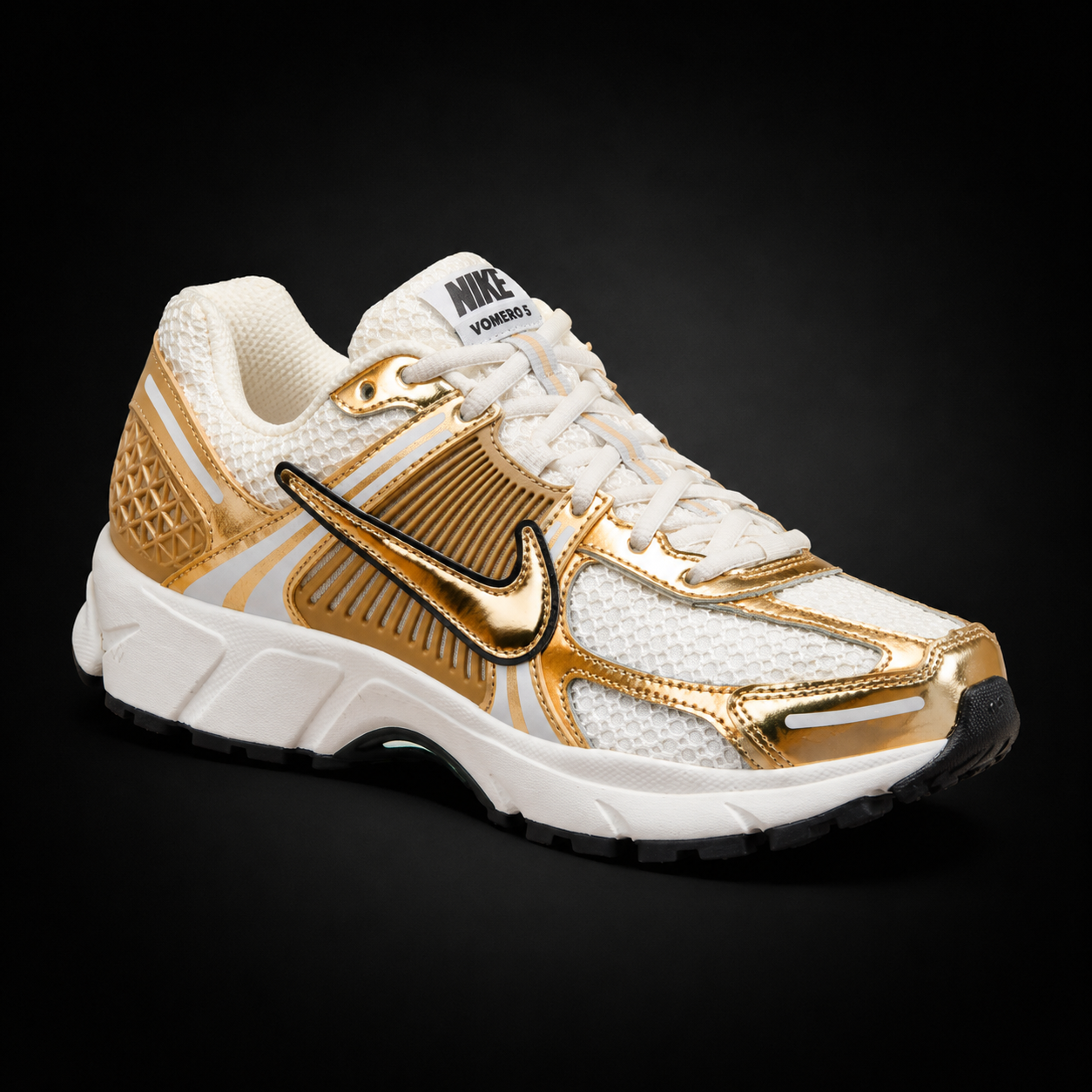 Nike Vomero 5 Metallic Gold, vista frontal — Crazy!Duck Hype