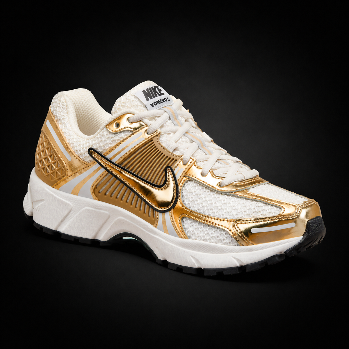 Nike Vomero 5 Metallic Gold, vista frontal — Crazy!Duck Hype