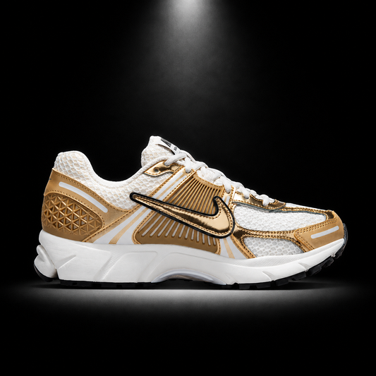 Nike Vomero 5 Metallic Gold, vista lateral — Crazy!Duck Hype