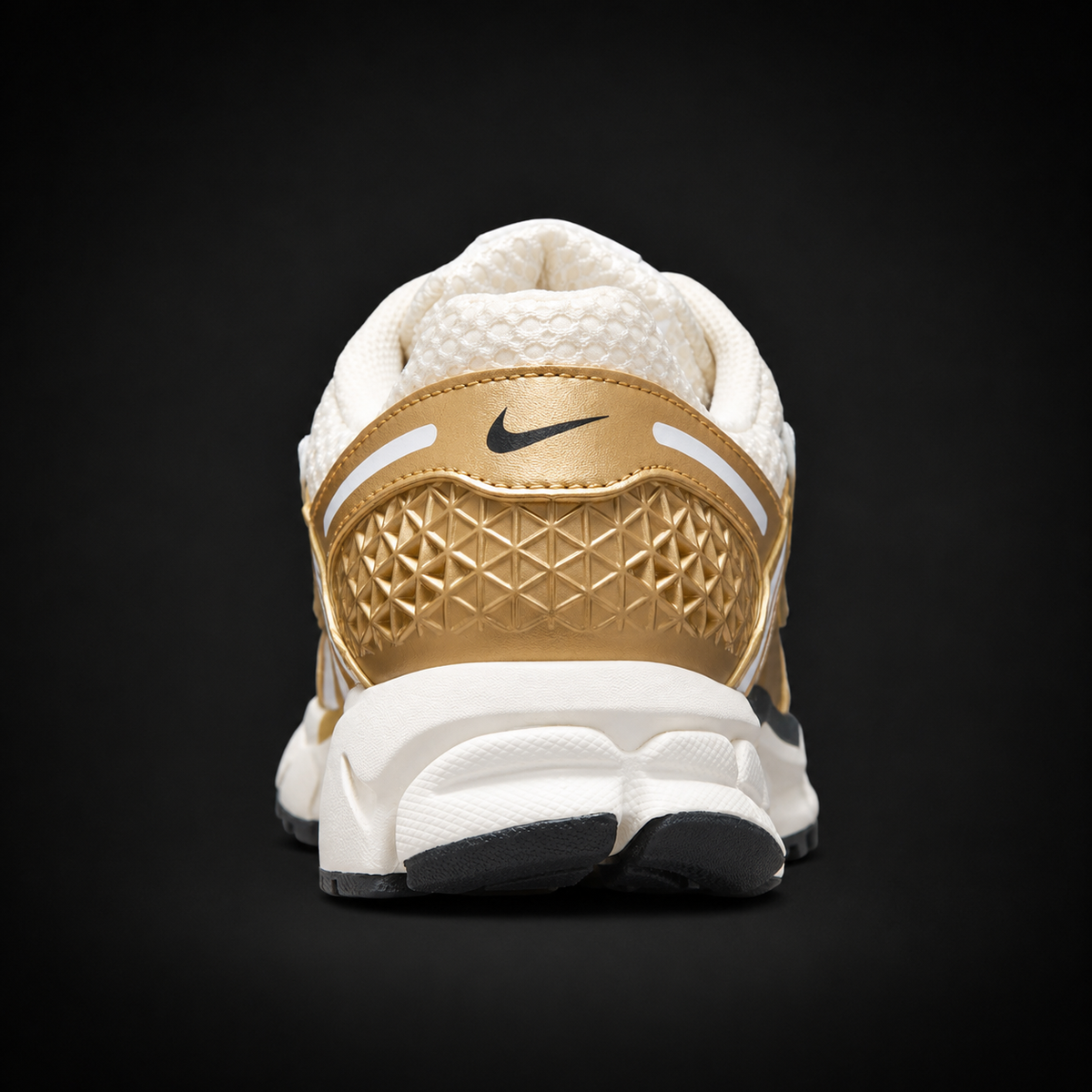 Nike Vomero 5 Metallic Gold, vista trasera — Crazy!Duck Hype