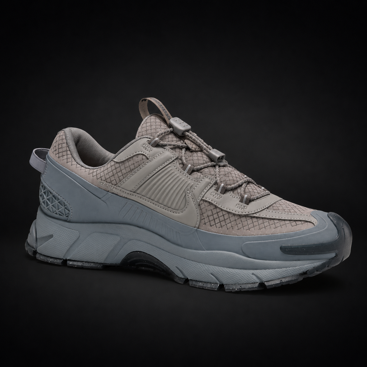 Nike Vomero 5 Metallic Platinum, vista frontal — Crazy!Duck Hype