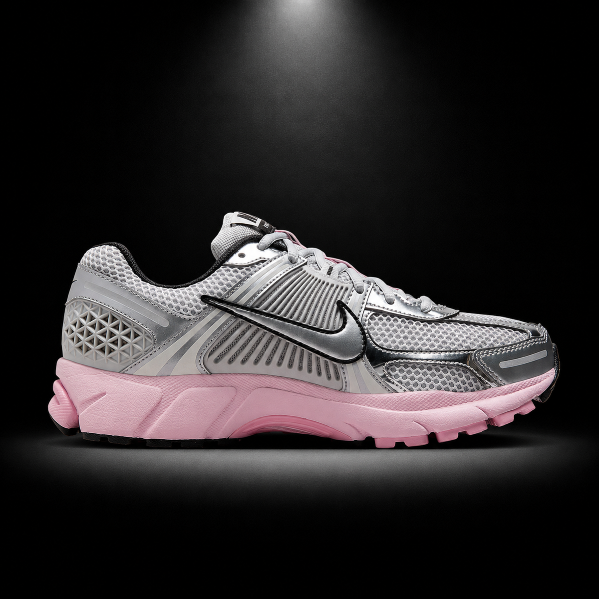 Nike Vomero 5 Metallic Silver Photon Dust Pink, vista lateral — Crazy!Duck Hype