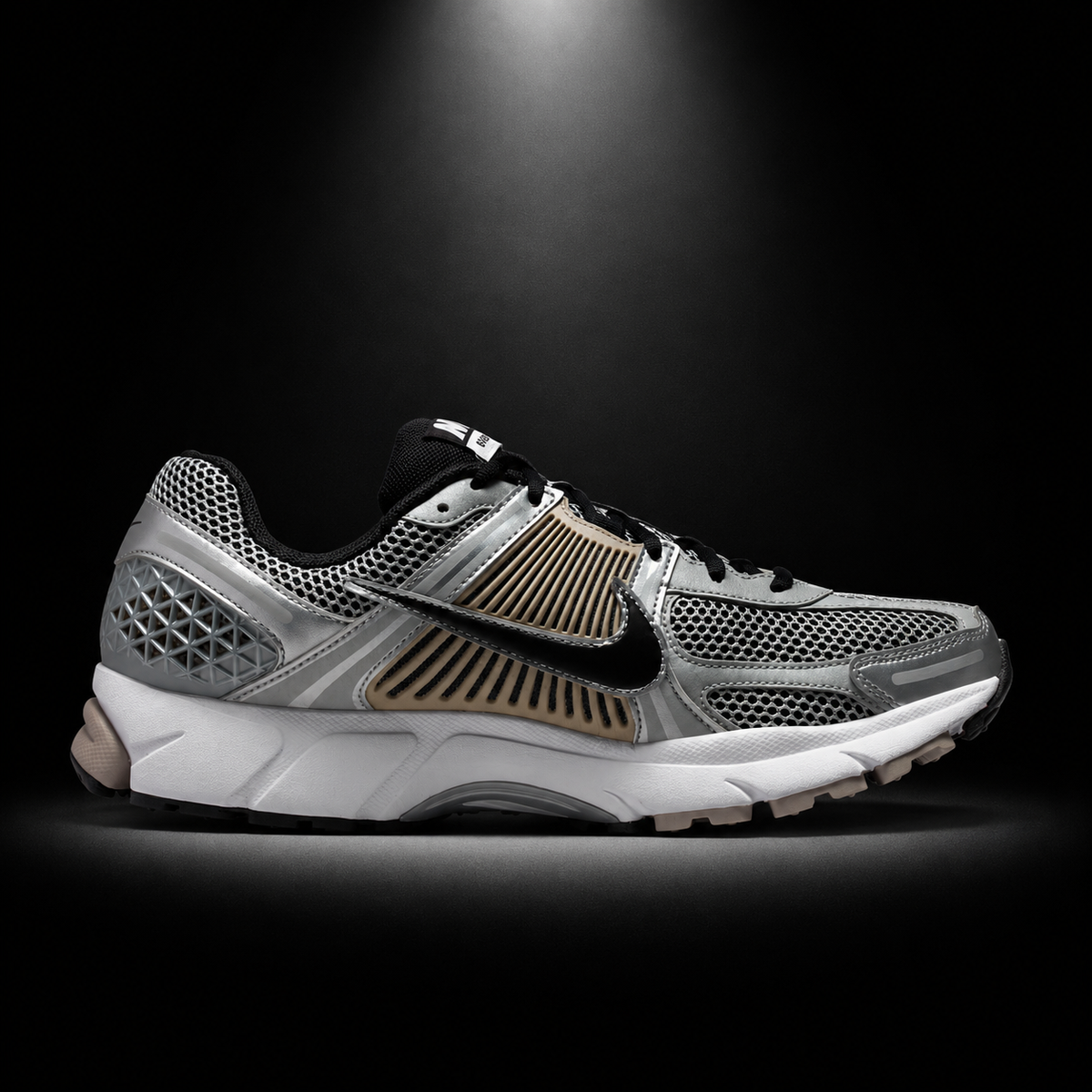 Nike Vomero 5 Wolf Metallic Silver, vista lateral — Crazy!Duck Hype