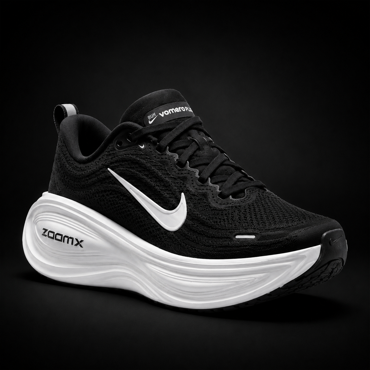 Nike Vomero Plus Black White, vista frontal — Crazy!Duck Hype