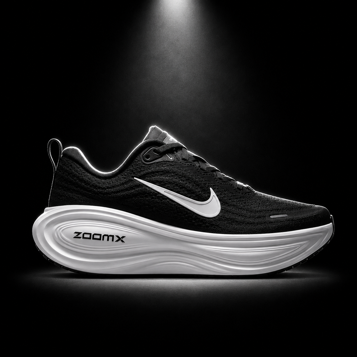 Nike Vomero Plus Black White, vista lateral — Crazy!Duck Hype