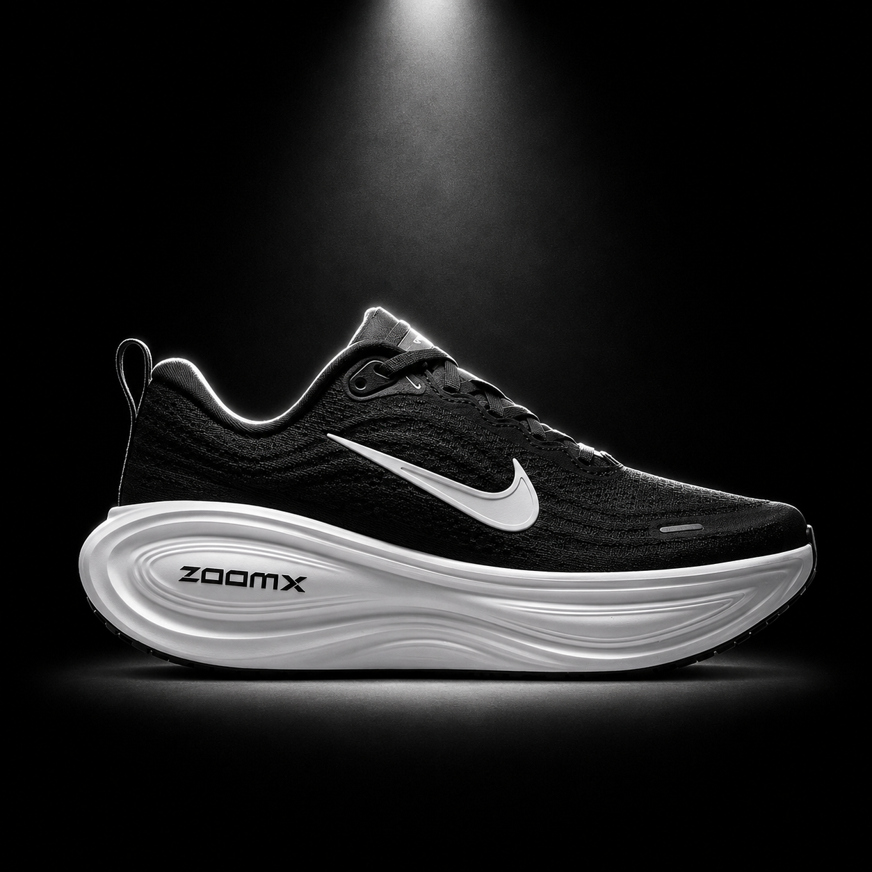 Nike Vomero Plus Black White, vista lateral — Crazy!Duck Hype