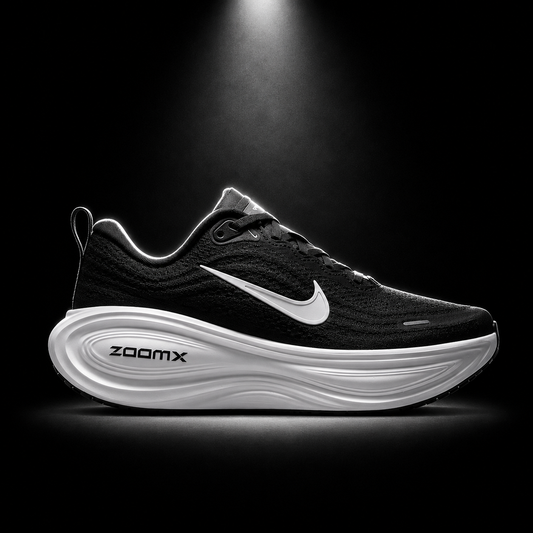 Nike Vomero Plus Black White, vista lateral — Crazy!Duck Hype