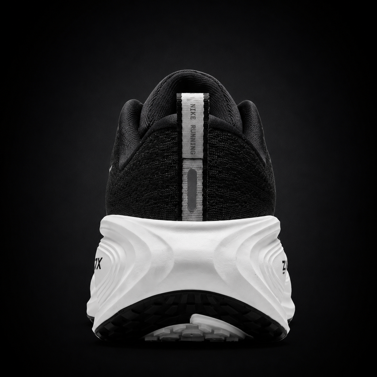 Nike Vomero Plus Black White, vista trasera — Crazy!Duck Hype