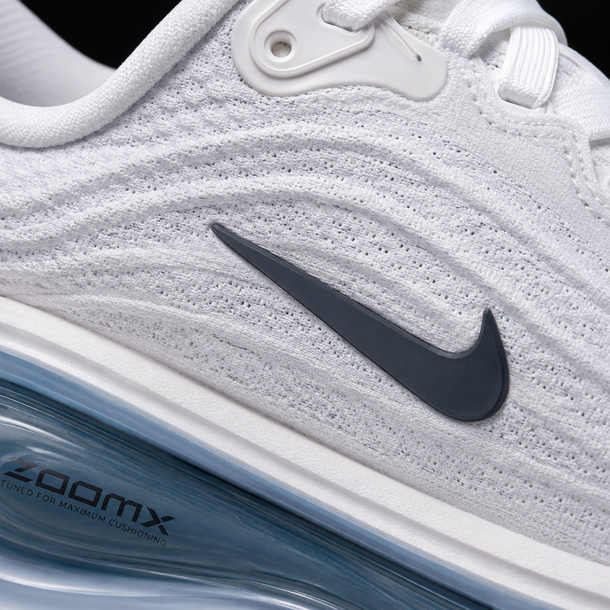 Nike Vomero Plus Blue White Gray, detalle de logo y material — Crazy!Duck Hype