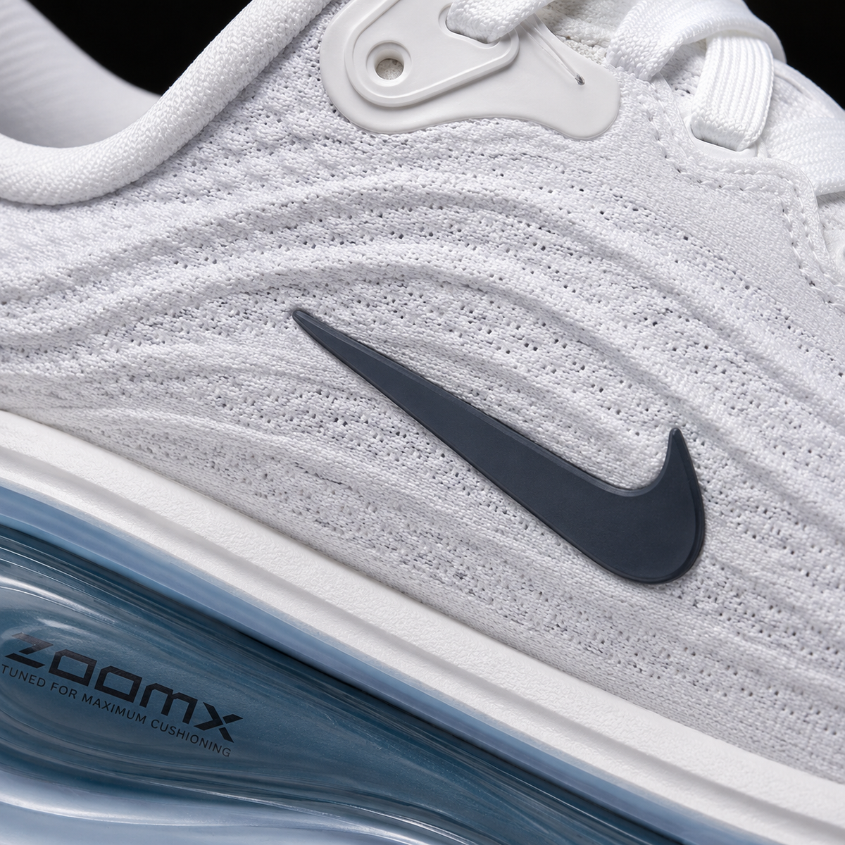 Nike Vomero Plus Blue White Gray, detalle de logo y material — Crazy!Duck Hype