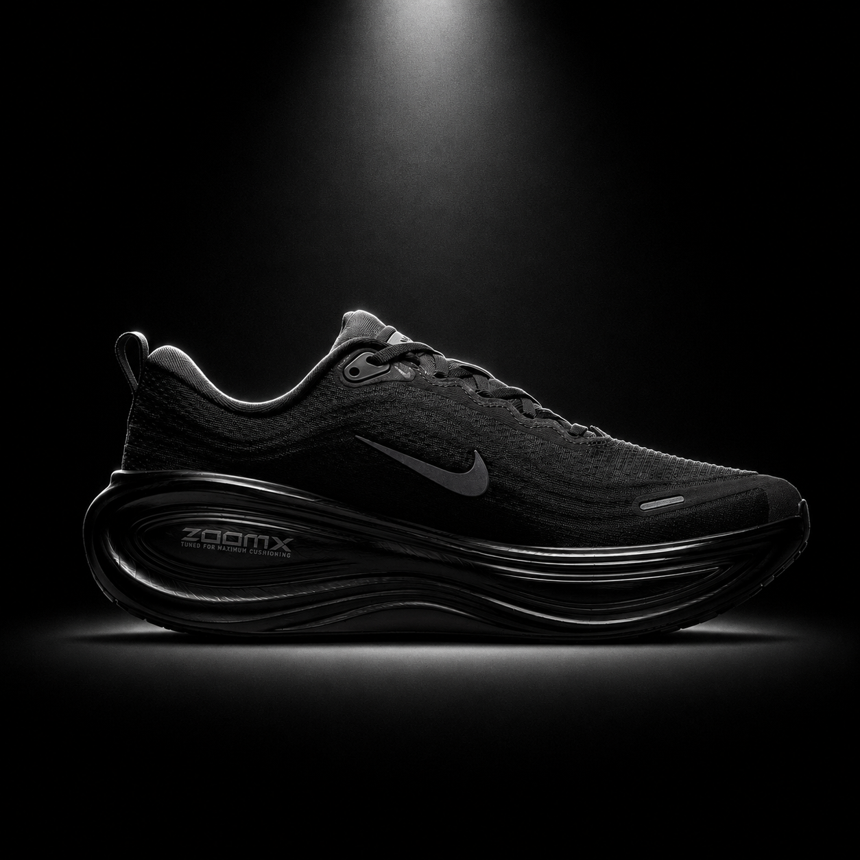 Nike Vomero Plus Dark Smoke Grey, vista lateral — Crazy!Duck Hype
