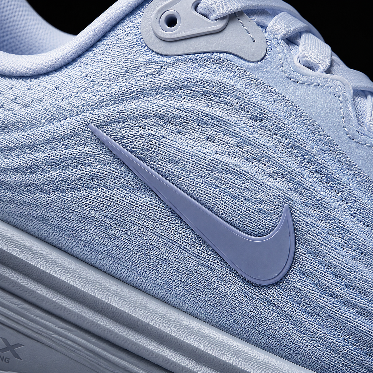 Nike Vomero Plus Football Grey Ashen Slate, detalle de logo y material — Crazy!Duck Hype