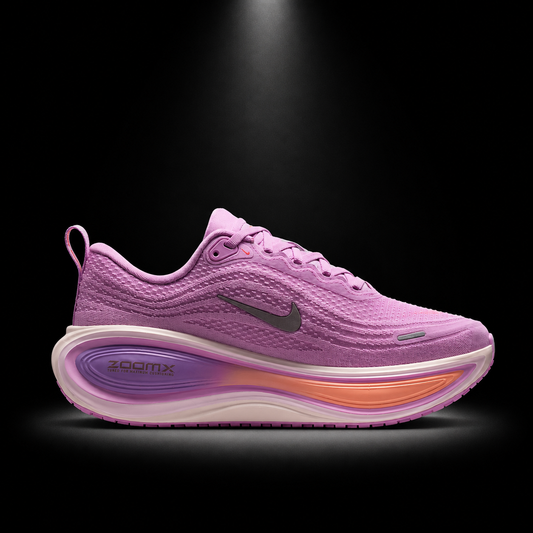 Nike Vomero Plus Magenta Pink Foam, vista lateral — Crazy!Duck Hyp