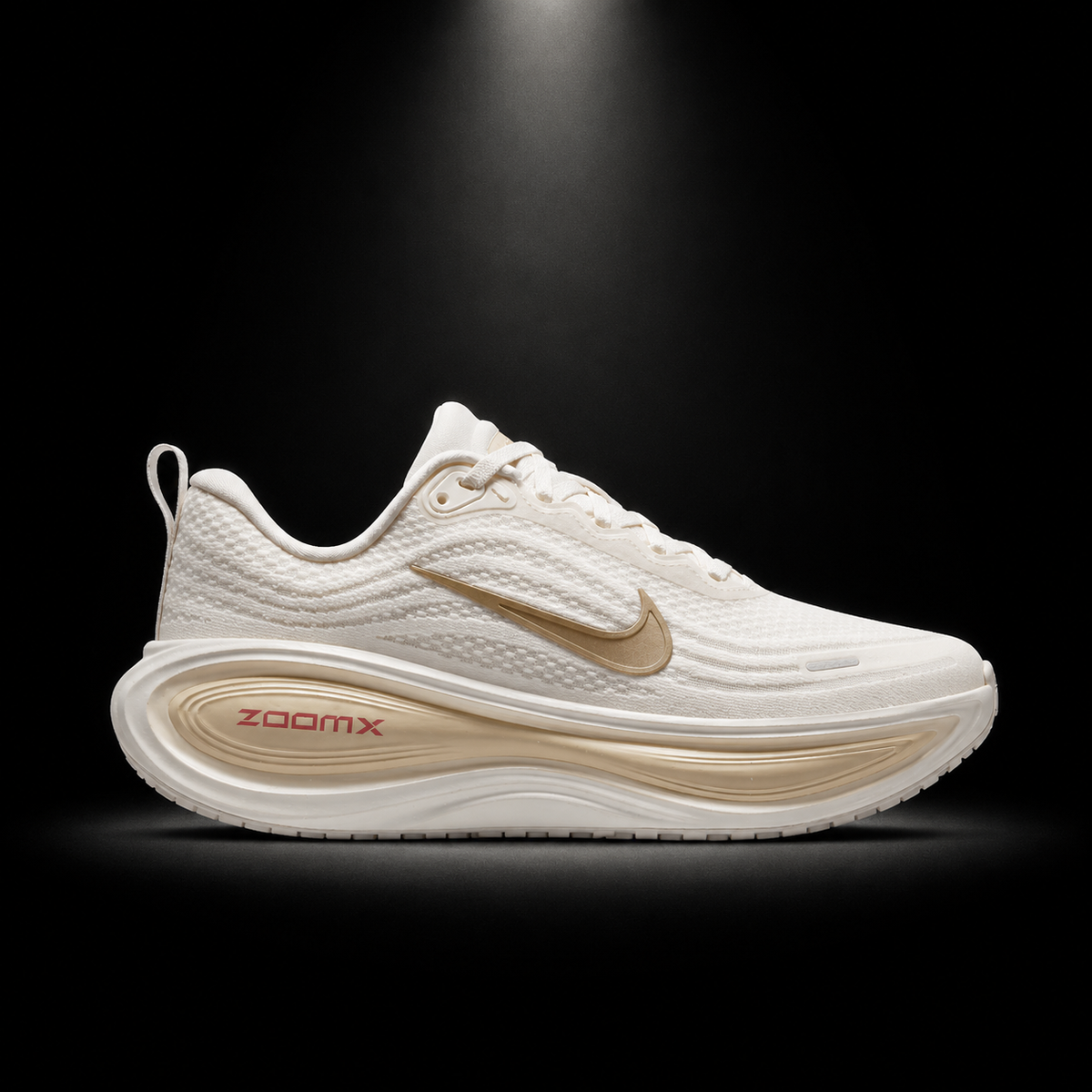 Nike Vomero Plus Metallic Gold Grain, vista lateral — Crazy!Duck Hype