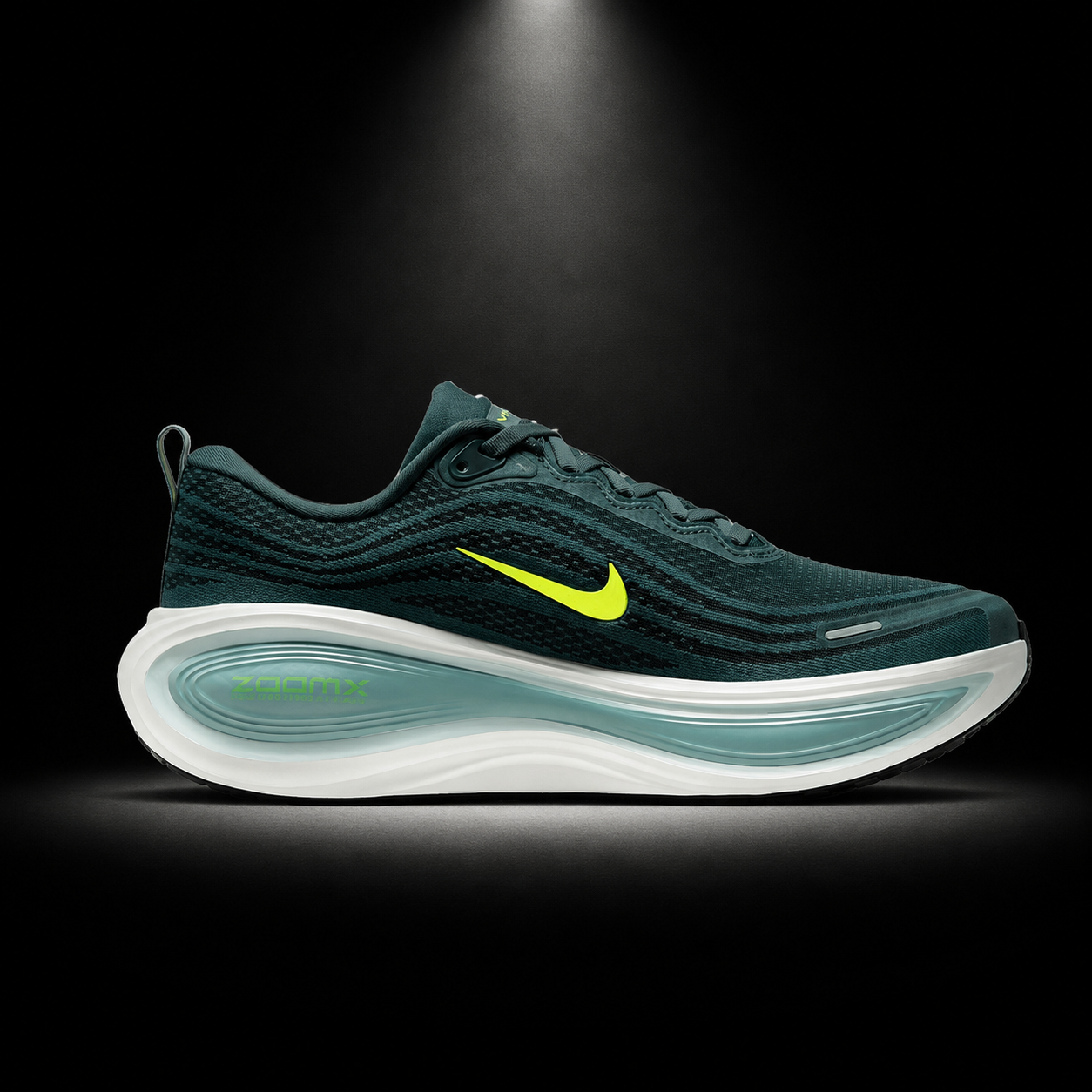 Nike Vomero Plus Seaweed Volt Barely, vista lateral — Crazy!Duck Hype