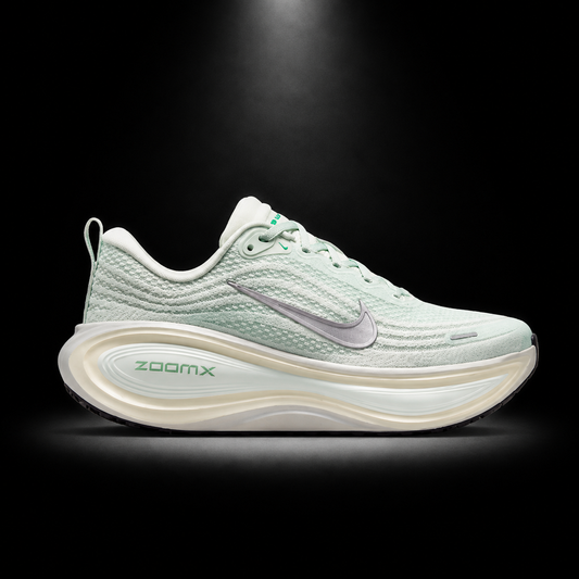 Nike Vomero Plus Silver Barely Green, vista lateral — Crazy!Duck Hype