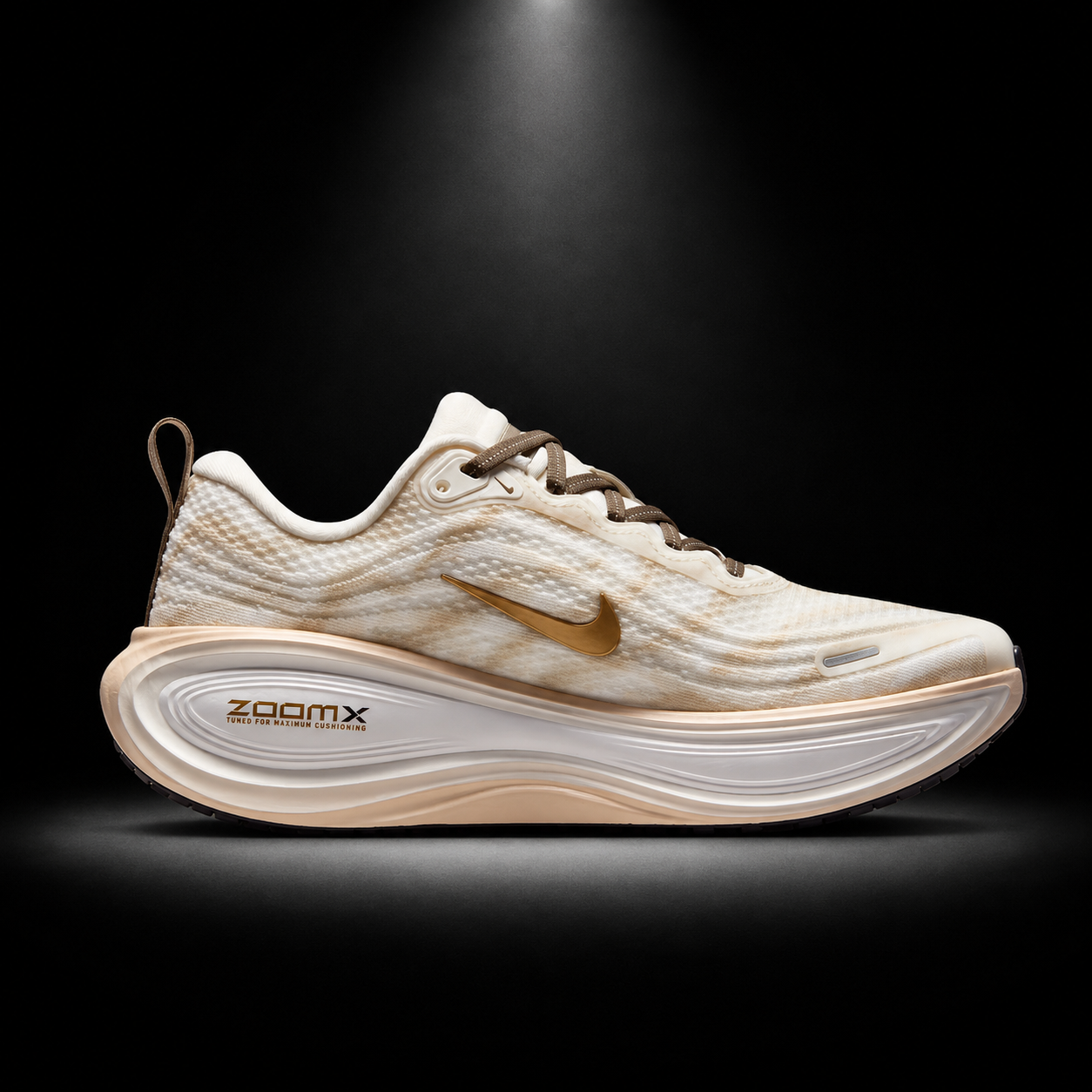 Nike Vomero Plus Summit White Peony, vista lateral — Crazy!Duck Hyp